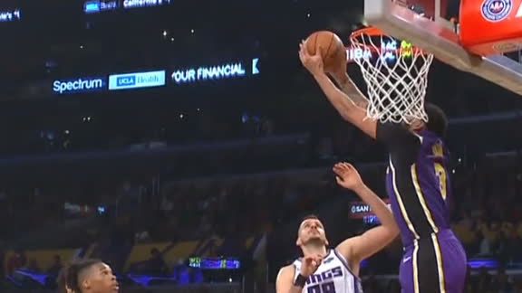 Davis goes reverse to finish alley-oop