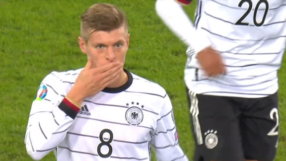 Kroos' composure puts Germany four up vs. Belarus