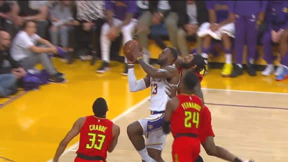 Kobe gives LeBron ovation after making difficult 1-on-3 layup