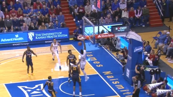 Dotson lobs to De Sousa for the alley-oop