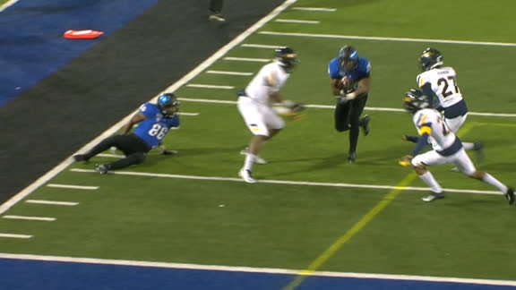 Buffalo RB barrels through defenders for the TD