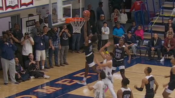 Z. Wade throws down first dunk of the season