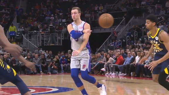 Kennard's no-look pass leads to Drummond bucket