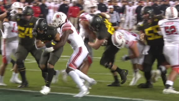 Verdell goes up the middle for Oregon TD