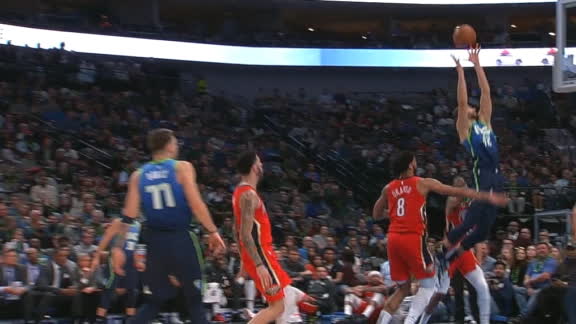 Doncic finds Kleber for the alley-oop