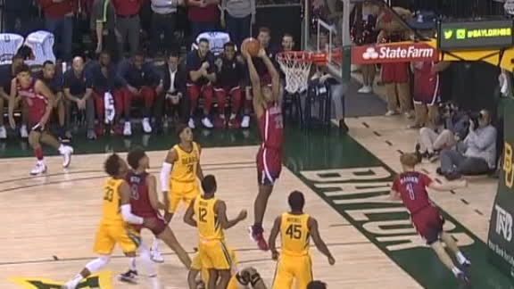 Arizona's Mannion drops slick dime to Nnaji for a dunk