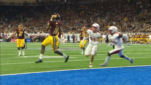 Central Michigan QB evades sack, fires dart for TD