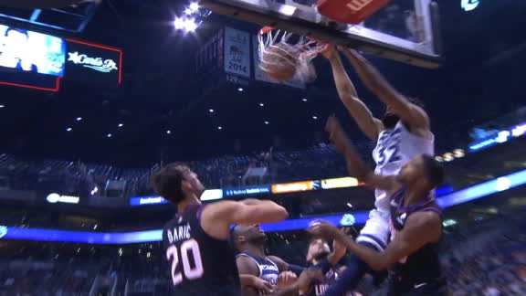Towns flushes two-handed putback dunk