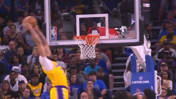 LeBron eases alley-oop up to AD