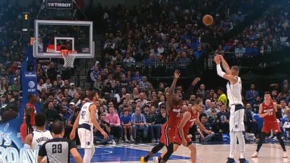 Porzingis banks in buzzer-beater from Mavs logo