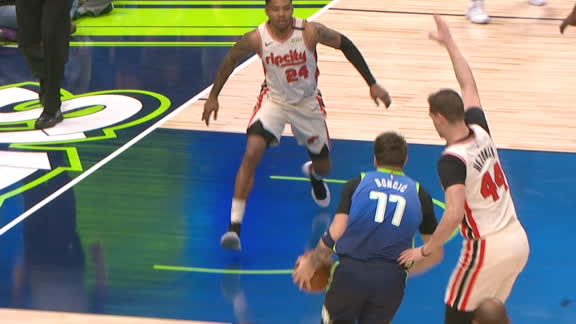 Luka dishes to Powell for dunk