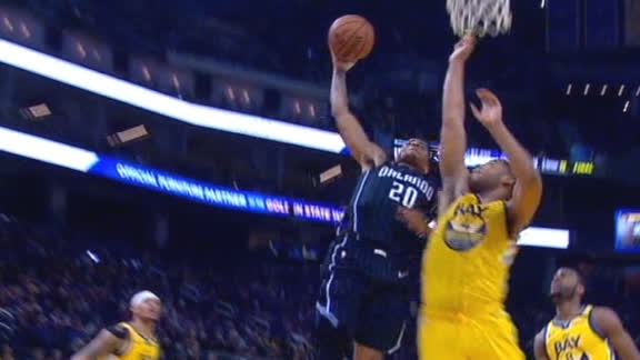 Markelle Fultz se eleva para la gran clavada