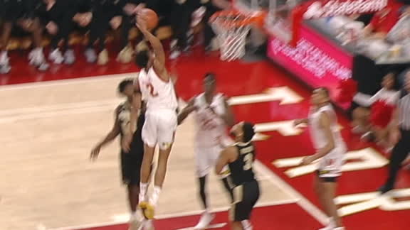 Wiggins throws down tomahawk jam