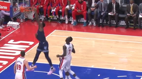 Jackson throws down alley-oop with his left hand
