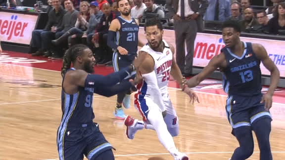 Rose dishes sweet no-look, between-the-legs pass