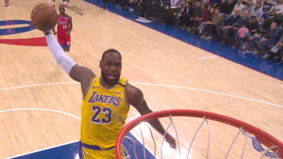 The King throws down thunderous slam