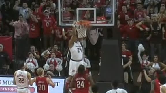 Harper Jr. soars for alley-oop slam