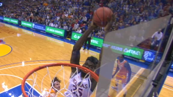 Azubuike fires up Kansas crowd with big dunk