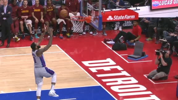 Drummond throws lob to himself off the backboard