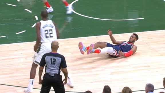 Middleton breaks Brown's ankles, splashes 3