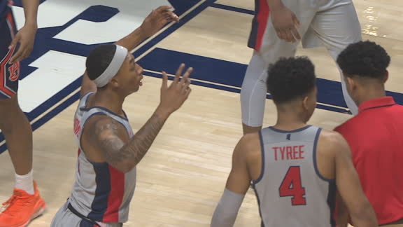 Crowley throws down posterizing slam for Ole Miss
