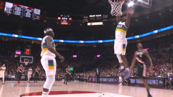 Zion soars to the rim for the dunk