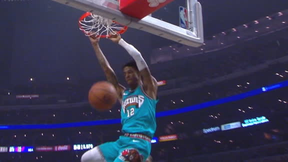 Morant throws down dunk for Grizzlies