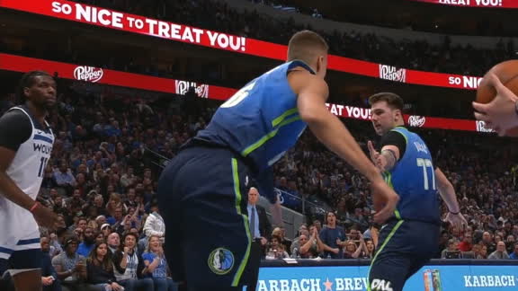 Luka sets up Porzingis' one-handed jam