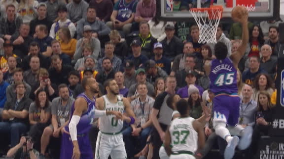 Mitchell sends shockwaves with ferocious slam