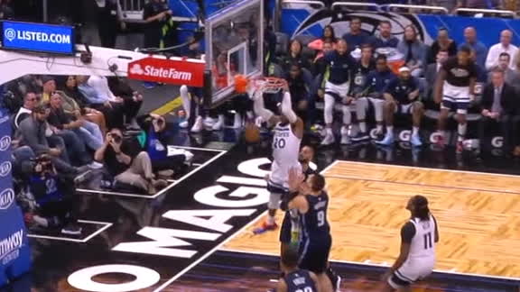 Okogie crushes dunk on wide-open look