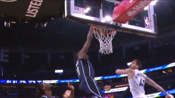 Ennis hammers home one-handed slam