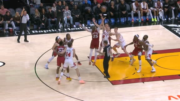 5-foot-7 Kawamura wins jump ball for Bulls