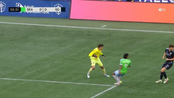 Carlos Dos Santos makes a great save
