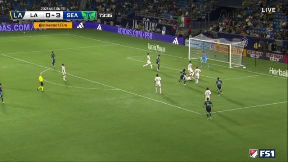 Sounders blank Galaxy in 4-0 win