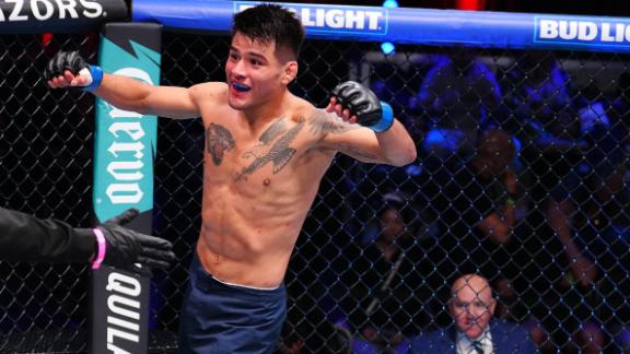 Juan Diaz makes history on epic spinning back elbow KO