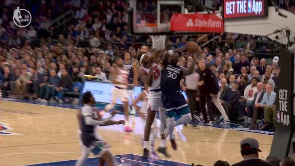 Julius Randle fights off Mitchell Robinson for a nice and-1