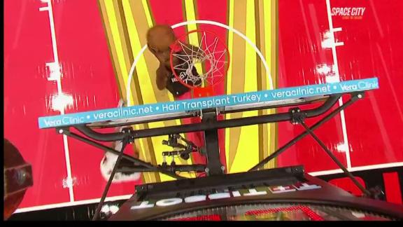 Kevin Durant rocks the rim with slam dunk