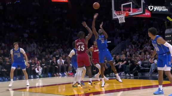 Kel'el Ware takes flight for alley-oop slam