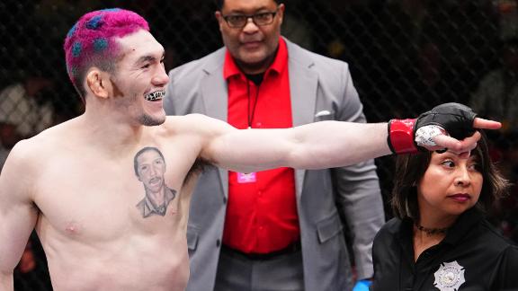 Melquizael Costa stuns Morgan Charrière with a vicious head kick