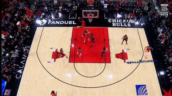 Zion Williamson takes flight for alley-oop dunk