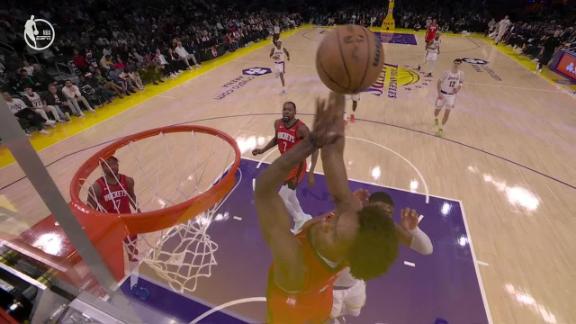 Kevin Durant tosses the ball to Amen Thompson for a Rockets alley-oop slam vs. the Lakers.