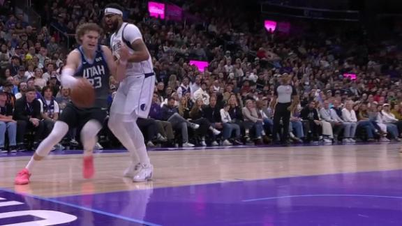 Anthony Davis injures his hand late vs. the Jazz.