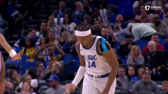 Wendell Carter Jr. elevates for the big-time block