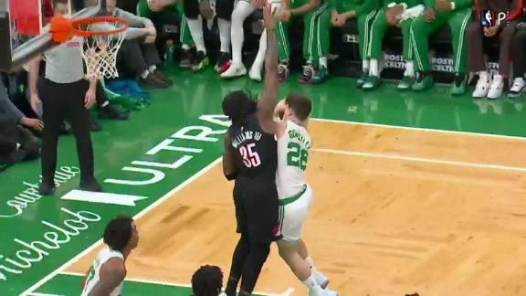 Hugo Gonzalez gets a nice pass from Amari Williams and finishes inside.