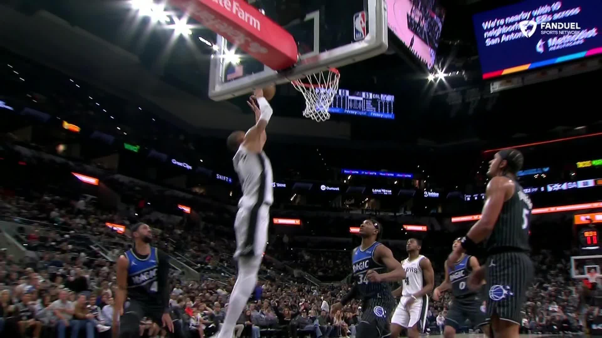 Wemby scores 25 in win vs. Magic