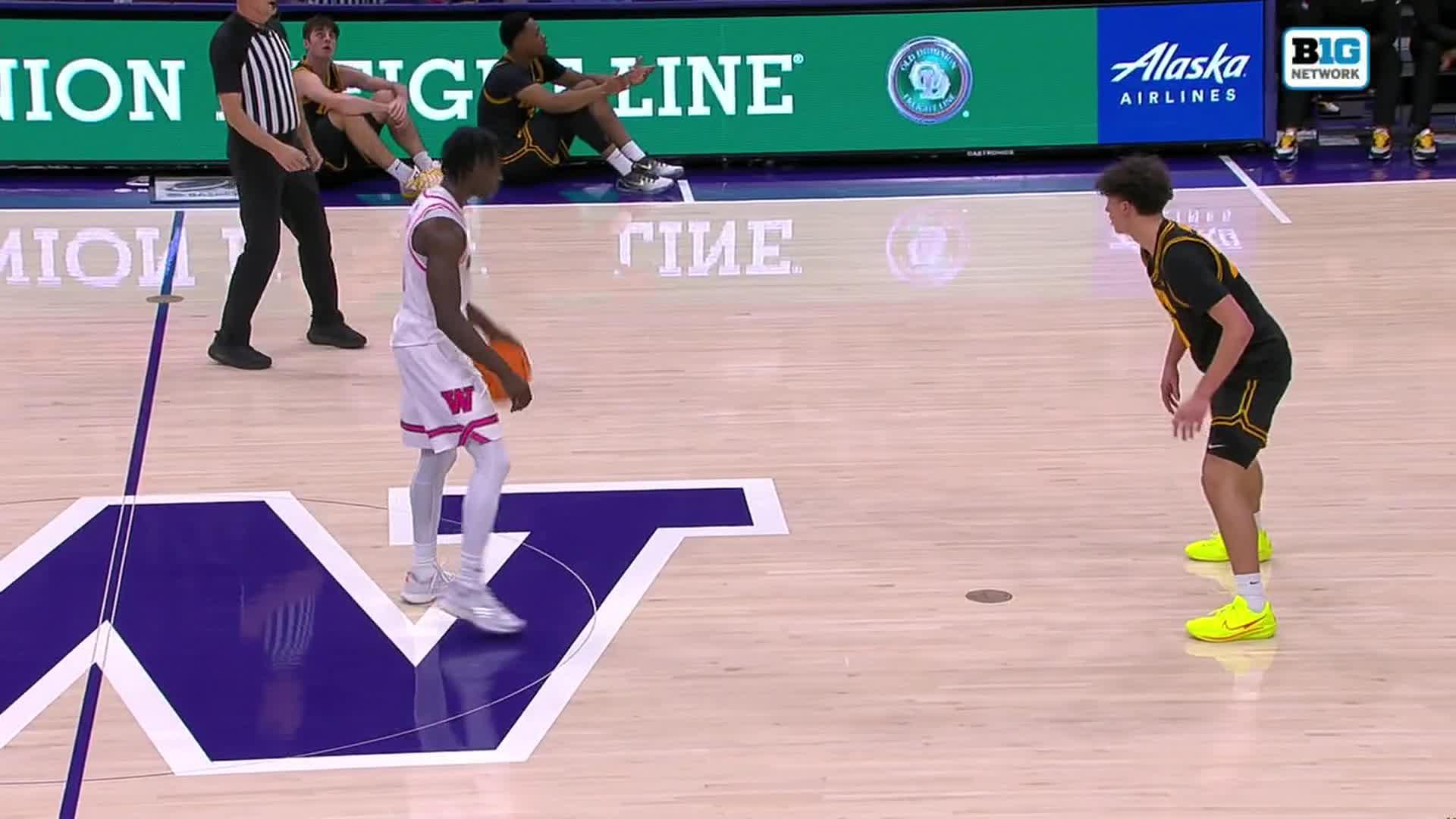 NCAA: Huskies vs Hawkeyes