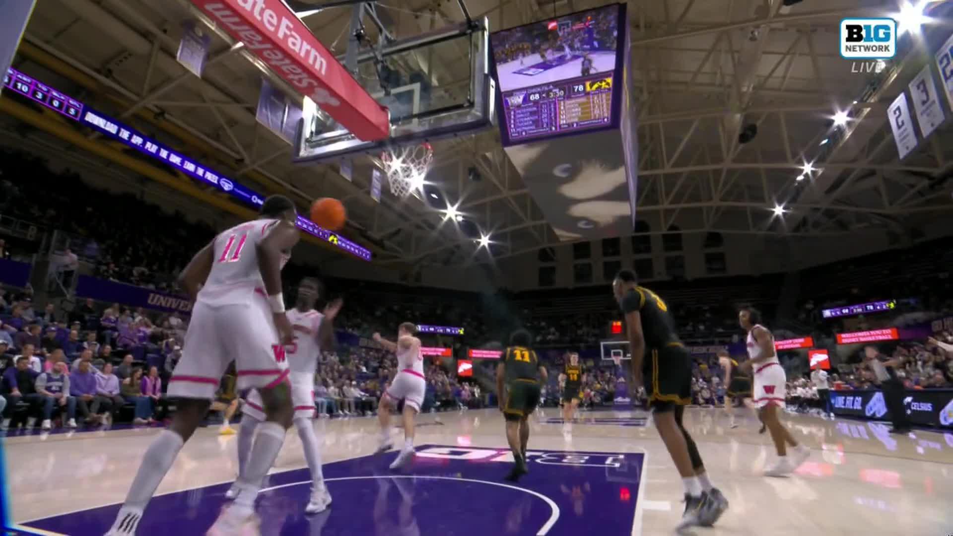 NCAA: Huskies vs Hawkeyes