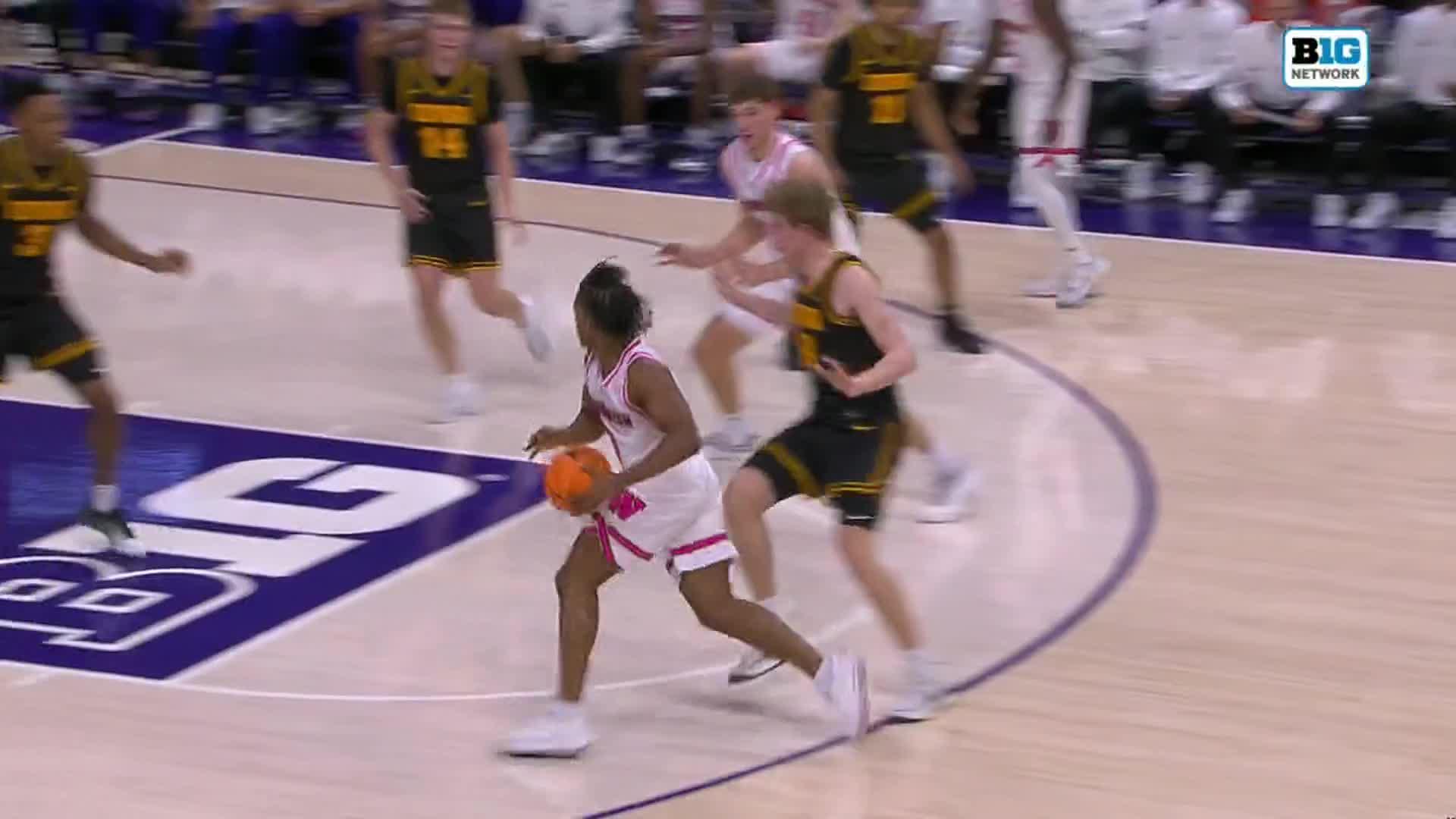 NCAA: Huskies vs Hawkeyes