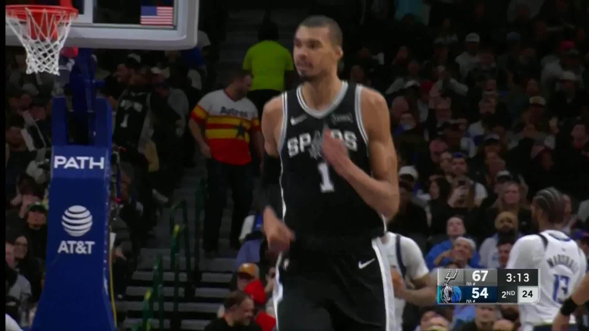 Wemby goes for 29 in Spurs' win over Mavericks