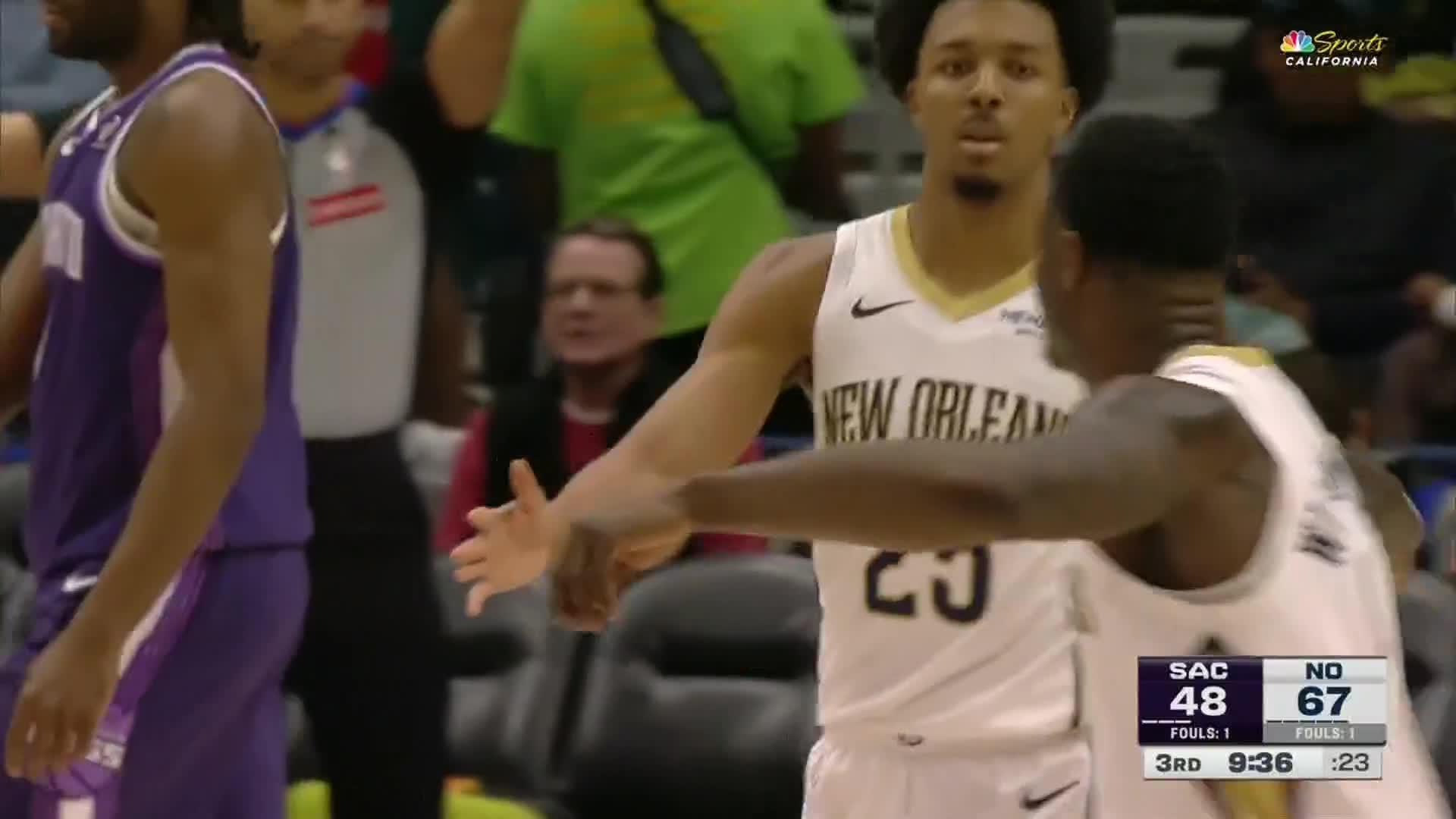 Zion Williamson goes for 18 points with several high-flying slams